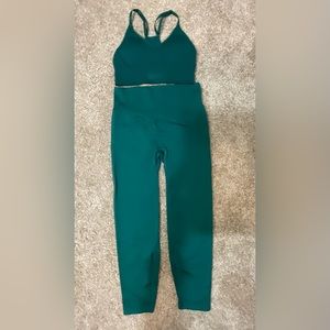 Pink Women workout clothes with sports bra and leggings